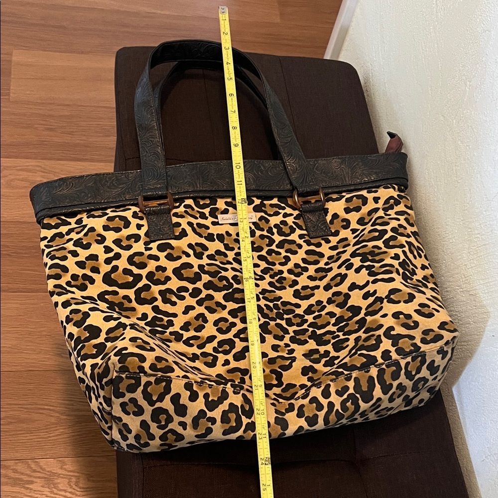 #1029+ Leopard Print Tote Bag with Black Accents - Picture 4 of 7